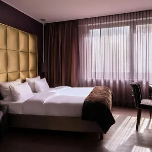 Отель Roomers Frankfurt Central, Autograph Collection